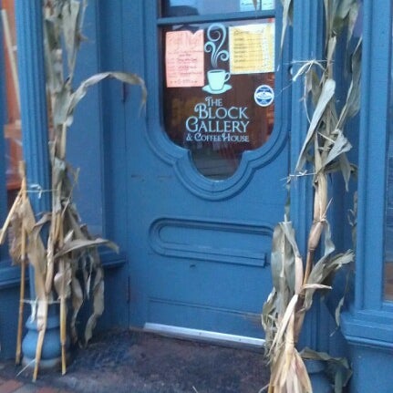 Foto diambil di The Block Gallery &amp; Coffeehouse oleh Heather pada 10/20/2012