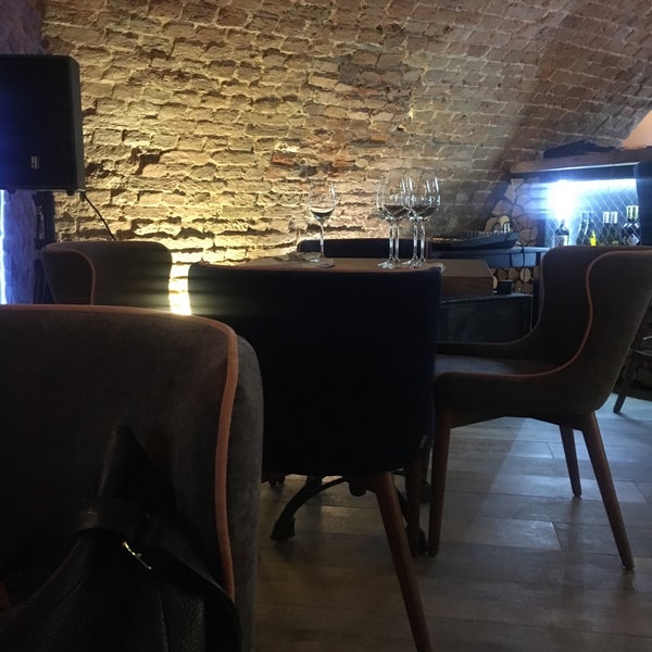 รูปภาพถ่ายที่ Сова и Медведь wine bar โดย Katerina E. เมื่อ 3/24/2018