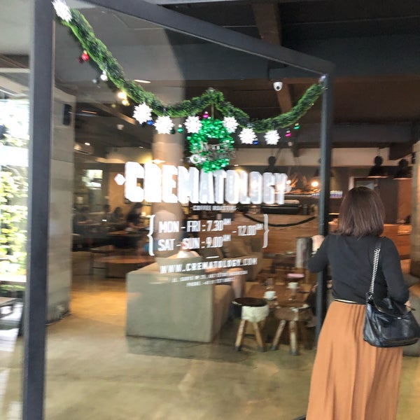 Photo taken at Crematology Coffee Roasters by Yeanne H. on 12/31/2018