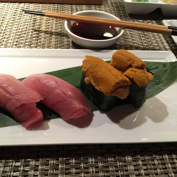 รูปภาพถ่ายที่ Edoko Sushi &amp; Robata โดย Chuck D. เมื่อ 1/21/2016