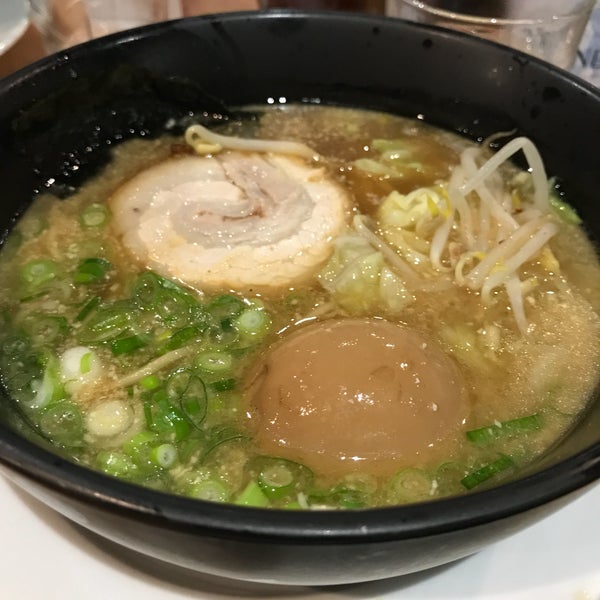 Decent ramen. The broth wasn't fat enough despite me asking for it, thus lacking of taste. The egg wasn't cut in halves and the yellow wasn't creamy at all.