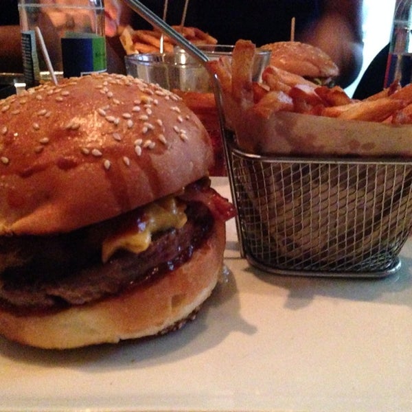 Belle présentation, mais la qualité du Burger un peu décevante. Les frites étaient mauvaises