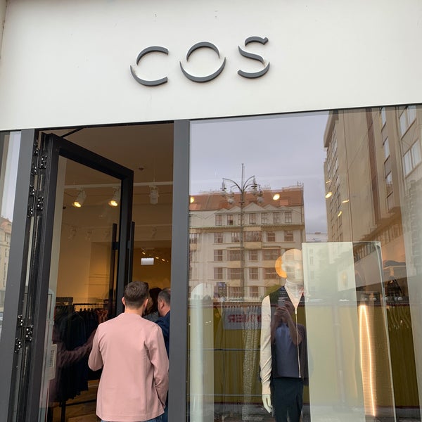 COS - Clothing Store