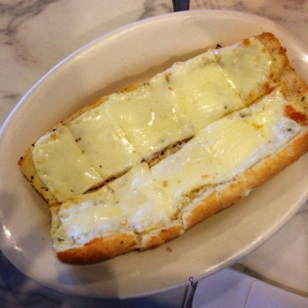 Photo taken at Luigi&#39;s Pasta &amp; Pizzeria Restaurant by Luis V. on 8/11/2013