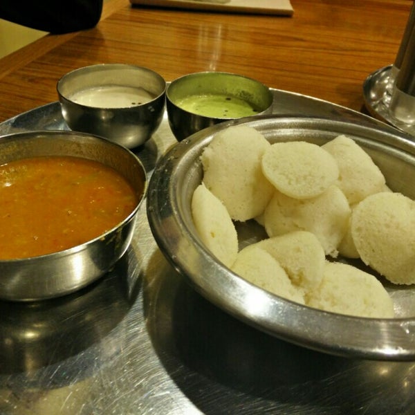 Foto tomada en Sangeetha Restaurant  por Ashwin V. el 5/26/2015