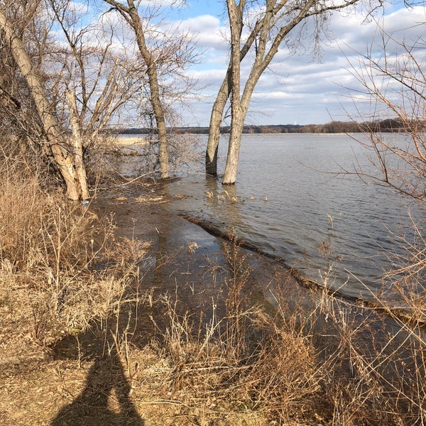 MN River NWR Bass ponds Hiking Trail in East Bloomington