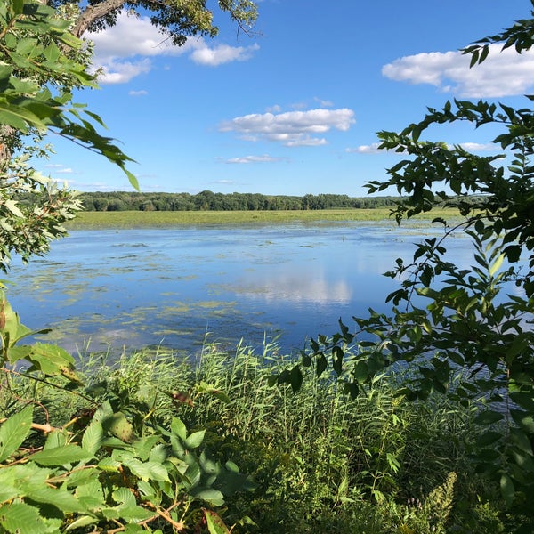 MN River NWR Bass ponds Hiking Trail in East Bloomington