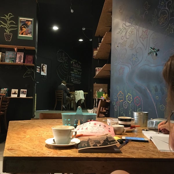 รูปภาพถ่ายที่ «ДоМоД» Кафе-коморкинг โดย Полина М. เมื่อ 9/6/2016