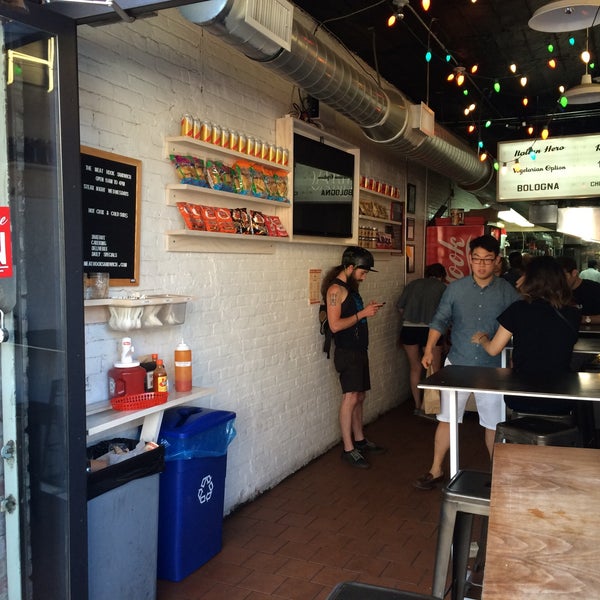 6/7/2015 tarihinde Christian G.ziyaretçi tarafından Meat Hook Sandwich'de çekilen fotoğraf