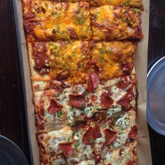 8/21/2014 tarihinde Lizette A.ziyaretçi tarafından Stonedeck Pizza Pub'de çekilen fotoğraf
