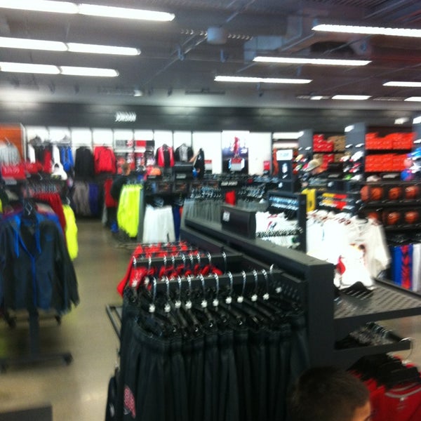 nike traverse outlet