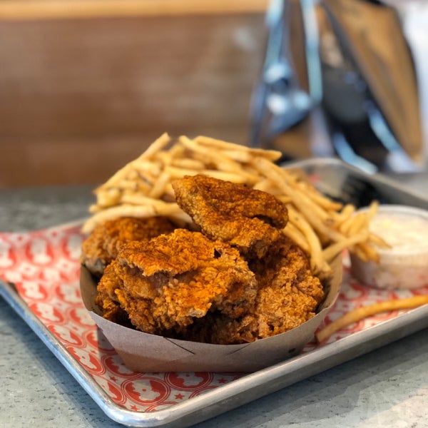 Photo prise au Blue Ribbon Fried Chicken par travel4food le9/2/2019