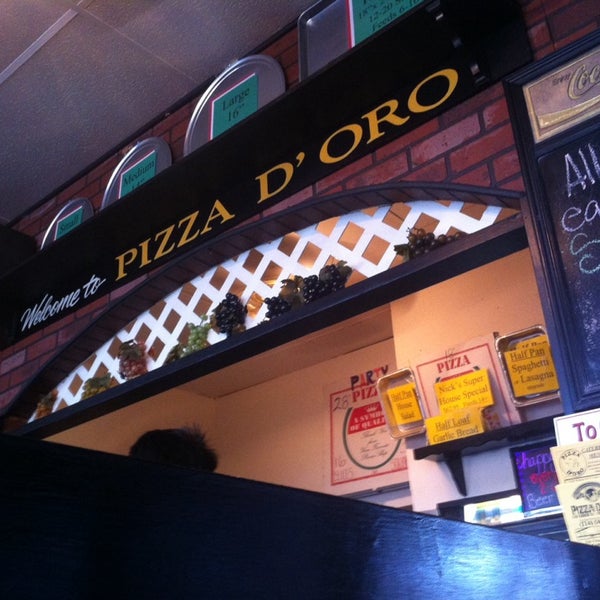 Foto tirada no(a) Pizza D&#39;Oro por Andres A. em 10/7/2013