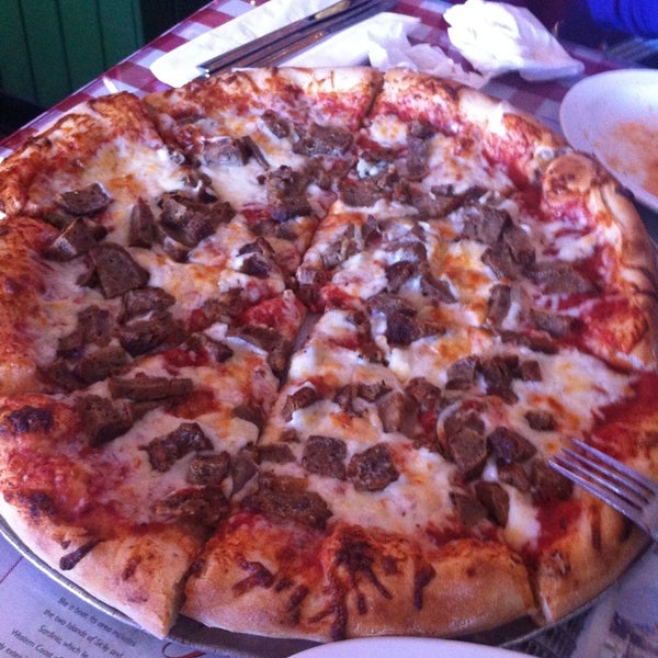 11/30/2013 tarihinde Andres A.ziyaretçi tarafından Pizza D&#39;Oro'de çekilen fotoğraf