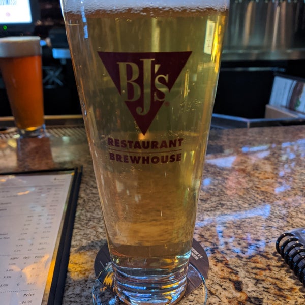 Photo taken at BJ&#39;s Restaurant &amp; Brewhouse by Jim M. on 1/15/2020