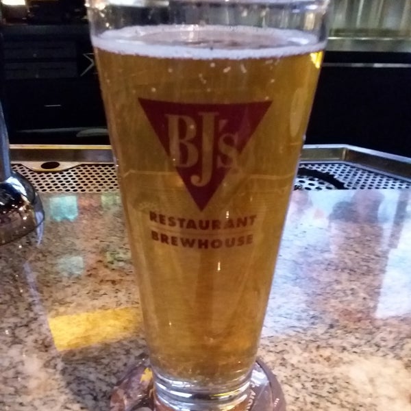 Photo taken at BJ&#39;s Restaurant &amp; Brewhouse by Jim M. on 3/27/2019
