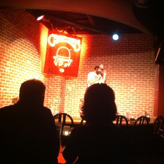 Das Foto wurde bei Crackers Comedy Club von Tyler O. am 11/25/2012 aufgenommen