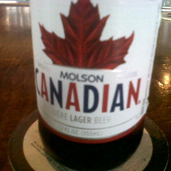 Foto diambil di The Maple Leaf Pub oleh JaTeen K. pada 12/16/2012