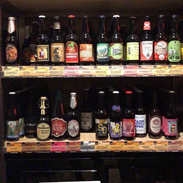Tons of craft beer in bottles. Takeaway or enjoy in the shop. Quaint spot.