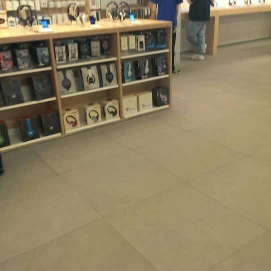 Photos at Apple La Cantera Electronics Store in Northwest Side