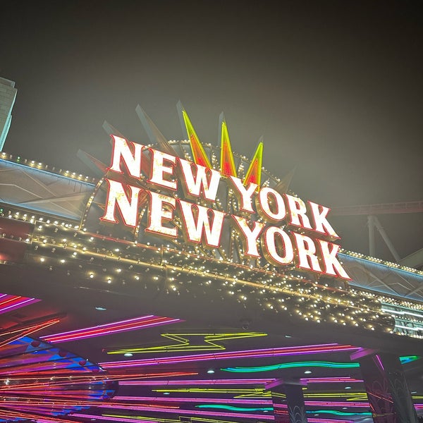 Foto diambil di New York-New York Hotel &amp; Casino oleh Jade V. pada 6/14/2023
