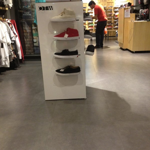 vans store in robinsons galleria