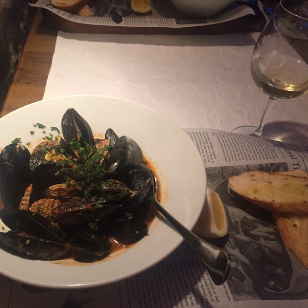 6/21/2016 tarihinde Sverlana I.ziyaretçi tarafından Restaurant Mediteran'de çekilen fotoğraf