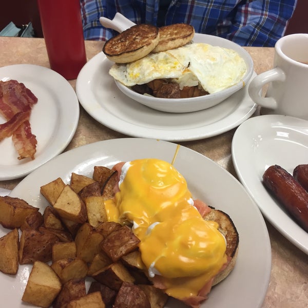 Kelly's Restaurant - 2 tips from 200 visitors