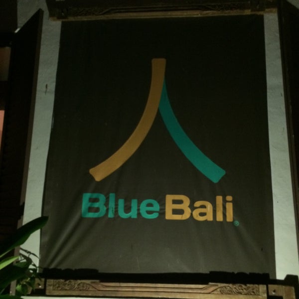 Foto tirada no(a) Blue Bali on Cluny por Kok Hoong F. em 6/23/2015