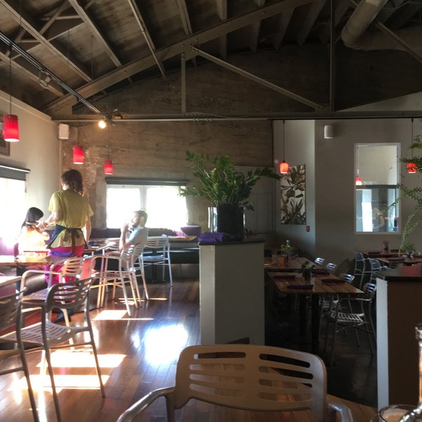 5/30/2017 tarihinde Julia K.ziyaretçi tarafından Zest Kitchen &amp; Bar'de çekilen fotoğraf