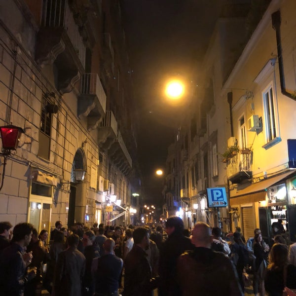 Happening Cocktail Bar in Naples