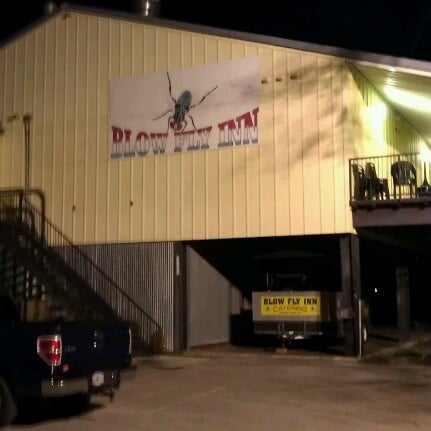 รูปภาพถ่ายที่ Blow Fly Inn โดย Nancy M. เมื่อ 12/1/2012