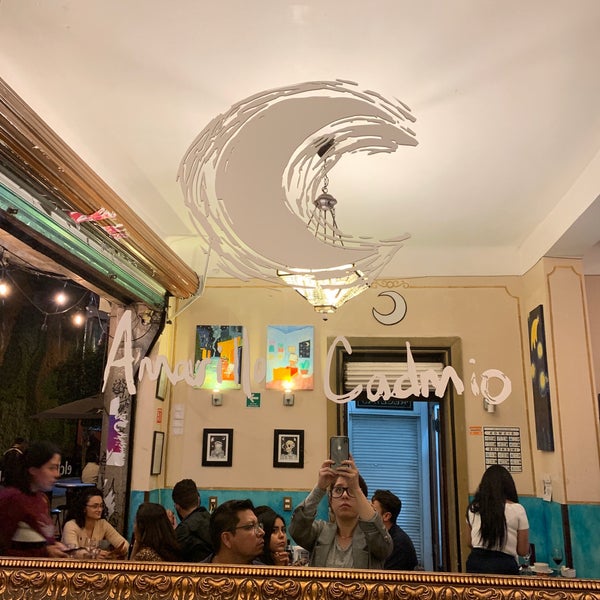 Foto diambil di Café Regina oleh Nalle J. pada 7/5/2019