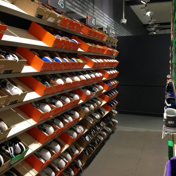 Nike Factory Store - 12 tips dari 3700 