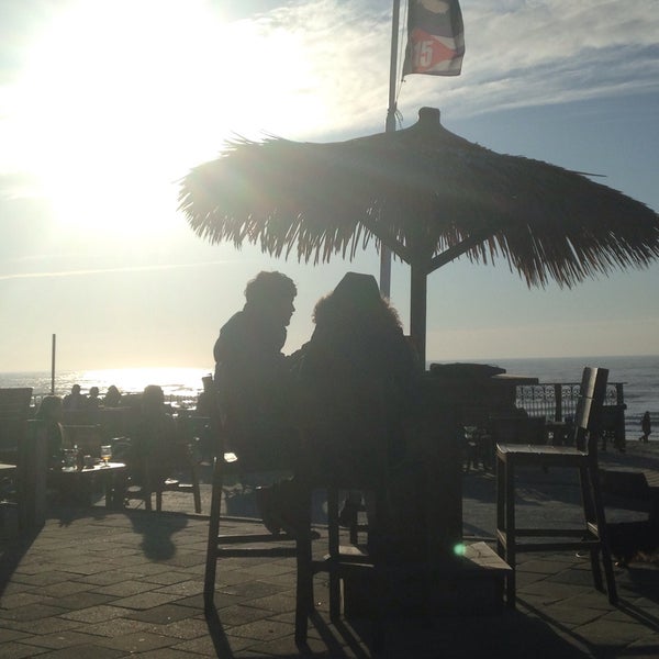 Foto diambil di Mango&#39;s Beach Bar oleh Naomi P. pada 3/8/2015