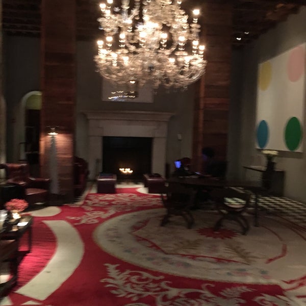 Das Foto wurde bei Gramercy Park Hotel von Albert C. am 10/8/2017 aufgenommen