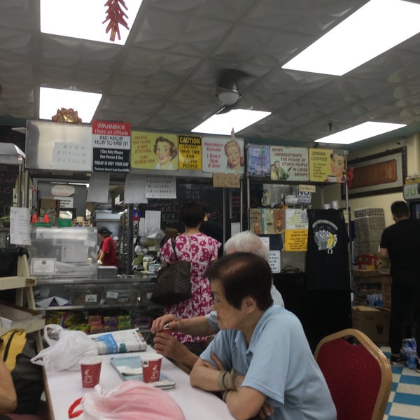 7/14/2018 tarihinde Albert C.ziyaretçi tarafından Kam Hing Coffee Shop 金興'de çekilen fotoğraf