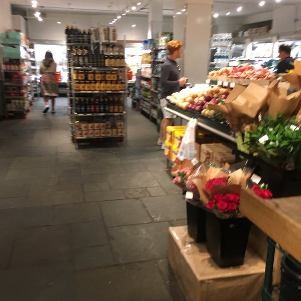 Das Foto wurde bei Citarella Gourmet Market - West Village von Albert C. am 9/30/2018 aufgenommen