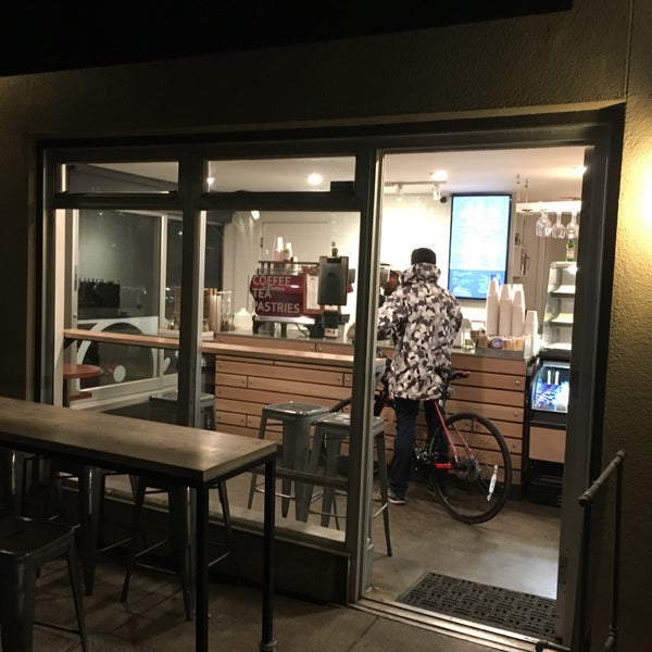 3/1/2019 tarihinde Albert C.ziyaretçi tarafından La Stazione Coffee &amp; Wine Bar'de çekilen fotoğraf