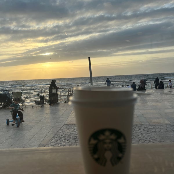 Photo prise au Starbucks par Äbdulaziz ✈️🧑‍💻 le2/1/2023