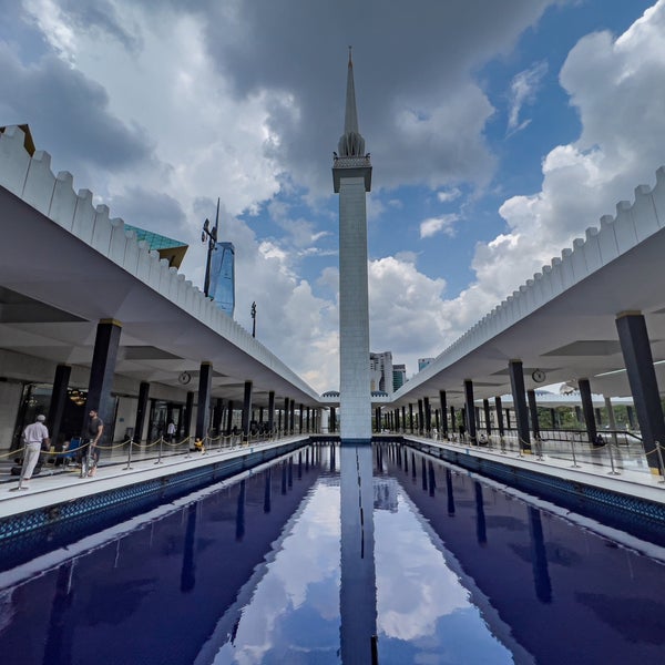 Снимок сделан в Masjid Negara Malaysia пользователем Äbdulaziz ✈️🧑‍💻 5/5/2023