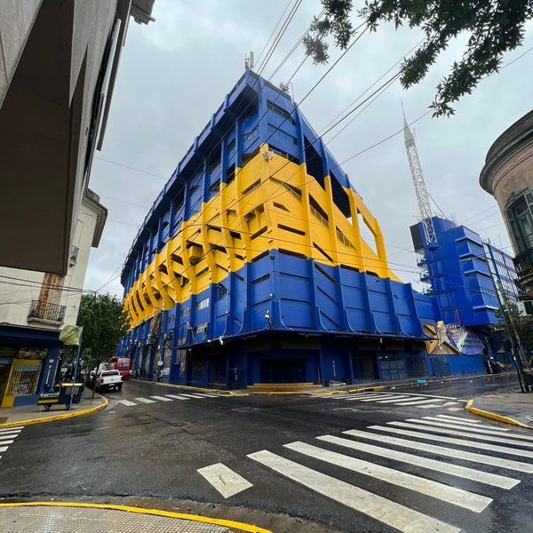 Photo taken at Estadio Alberto J. Armando &quot;La Bombonera&quot; (Club Atlético Boca Juniors) by Äbdulaziz ✈️🧑‍💻 on 12/18/2023