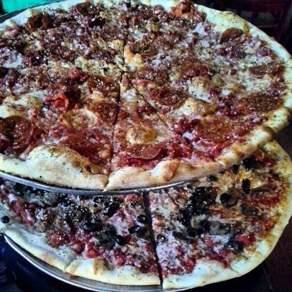 รูปภาพถ่ายที่ Salvation Pizza - 34th Street โดย Ryan C. เมื่อ 11/11/2014