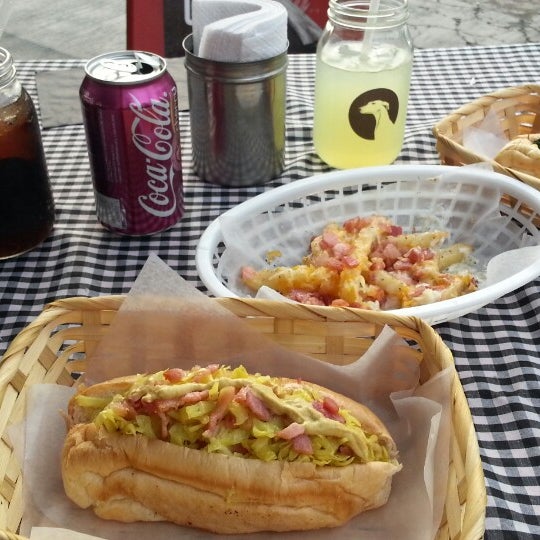 Foto tomada en Galgo Hot Dogs y Hamburguesas Gourmet  por Juan M. el 6/24/2013