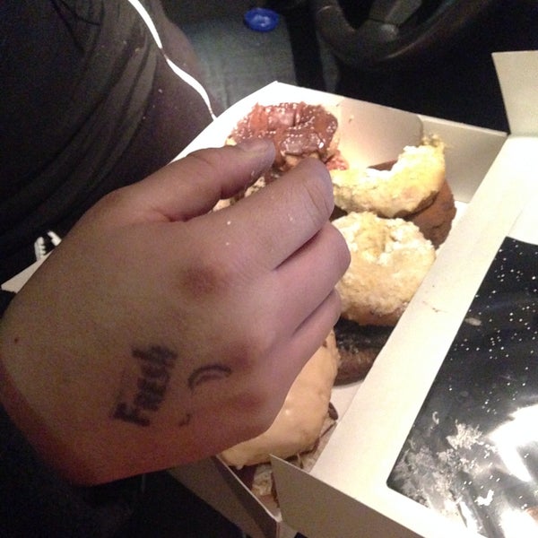 Foto tirada no(a) Strange Donuts por Inessa L. em 3/14/2015