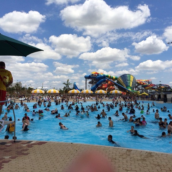 Photo taken at Raging Waters Sydney by Janz I. on 12/27/2013