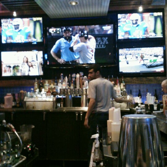 Das Foto wurde bei Chili&#39;s Grill &amp; Bar von Zach Z. am 10/16/2012 aufgenommen