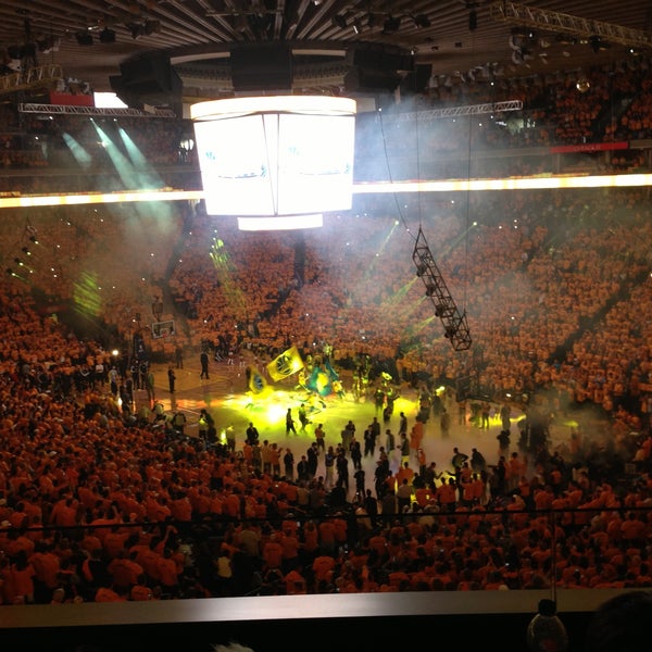 Das Foto wurde bei Oakland Arena von Alicia C. am 4/29/2013 aufgenommen