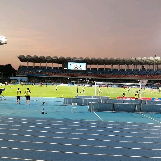 等々力陸上競技場 10番ゲート Soccer Field In 川崎市 等々力陸上競技場 10番ゲート Soccer Field In 川崎市