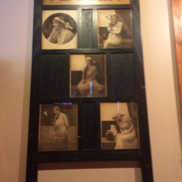 Photo taken at The Original Crusoe&#39;s Restaurant &amp; Bar by Damaris C. on 6/9/2014